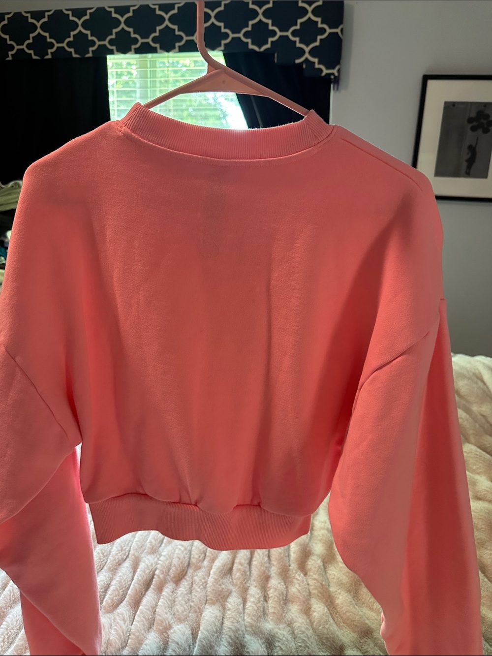 ALO Yoga Neon Bubblegum Pink Cropped Accolade Crewneck Sweatshirt Medium - Picture 8 of 11